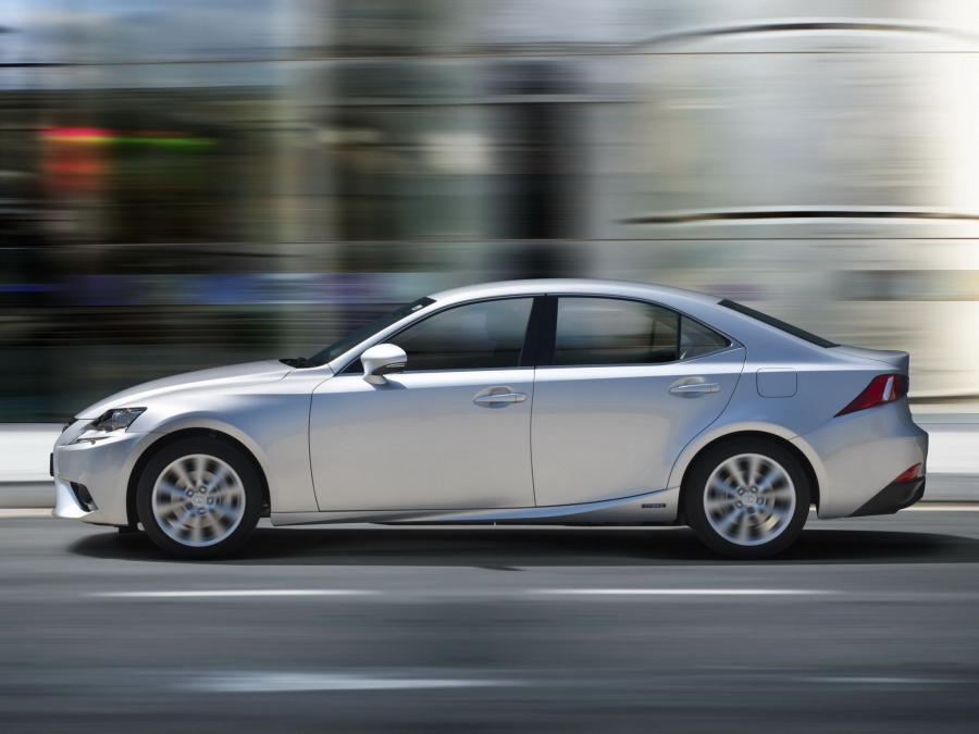  Lexus IS300h 2013 года  (UK) (фото 9 из 12)